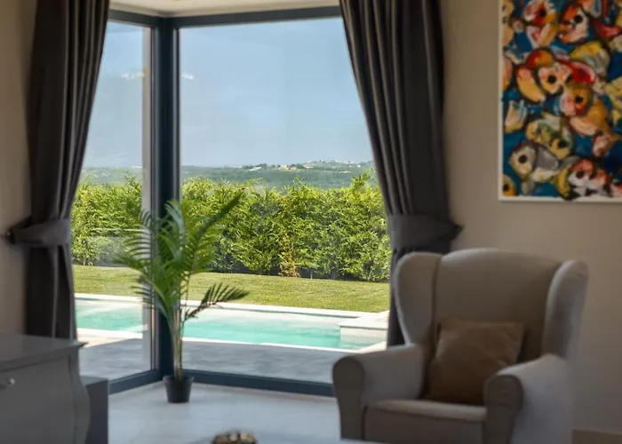 Luxury Edoardo With Pool In Visinada Vižinada