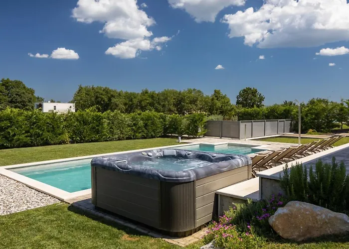 Luxury Edoardo With Pool In Visinada Villa Vižinada