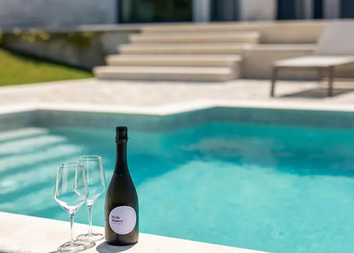 Luxury Edoardo With Pool In Visinada Villa Vižinada