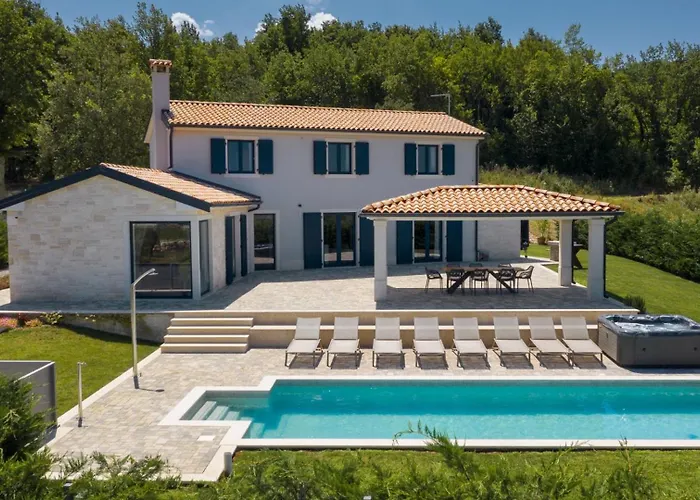 Luxury Edoardo With Pool In Visinada * Vižinada