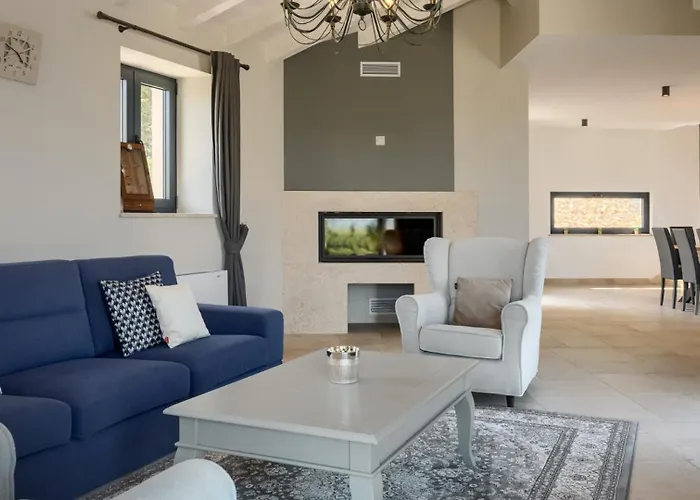 Luxury Edoardo With Pool In Visinada Villa