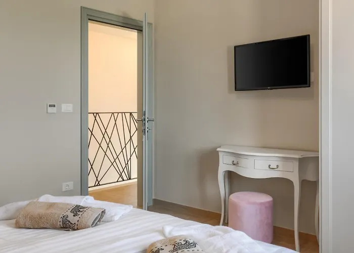 Luxury Edoardo With Pool In Visinada * Vižinada