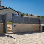 Luxury Edoardo With Pool In Visinada Villa Vižinada