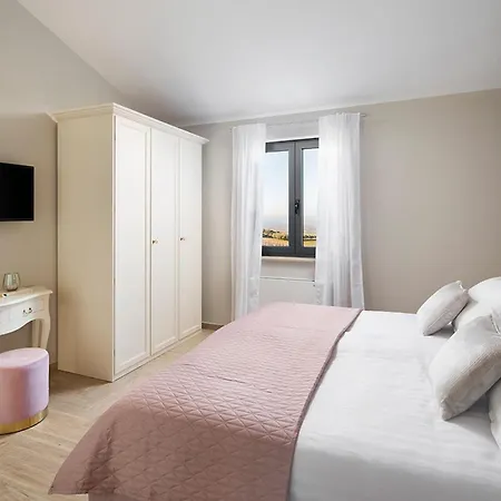 Вилла Luxury Edoardo With Pool In Visinada Vranje Selo