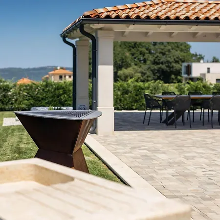 Luxury Edoardo With Pool In Visinada