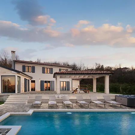 Luxury Edoardo With Pool In Visinada Villa Vižinada