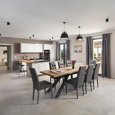 Вилла Luxury Edoardo With Pool In Visinada Vranje Selo