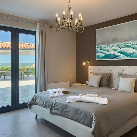 Luxury Edoardo With Pool In Visinada