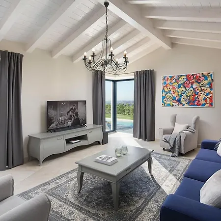 Luxury Edoardo With Pool In Visinada