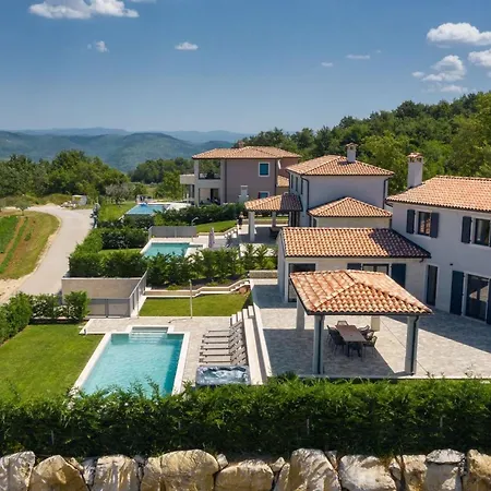 Вилла Luxury Edoardo With Pool In Visinada *