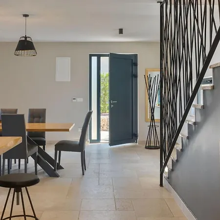 Вилла Luxury Edoardo With Pool In Visinada Vranje Selo