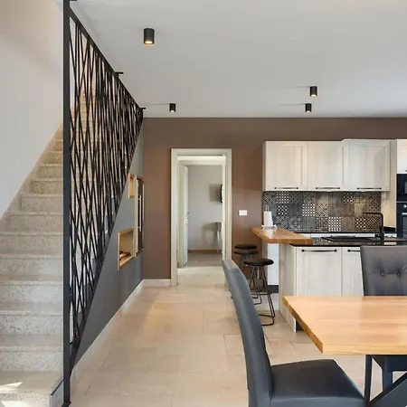 Luxury Edoardo With Pool In Visinada