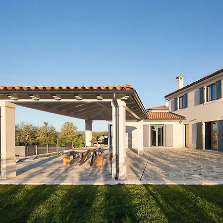 Luxury Edoardo With Pool In Visinada Villa