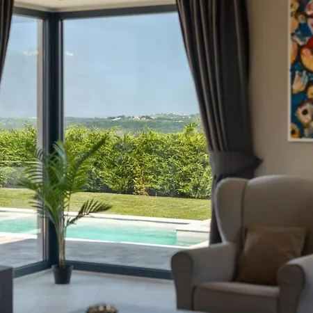 Luxury Edoardo With Pool In Visinada Vižinada