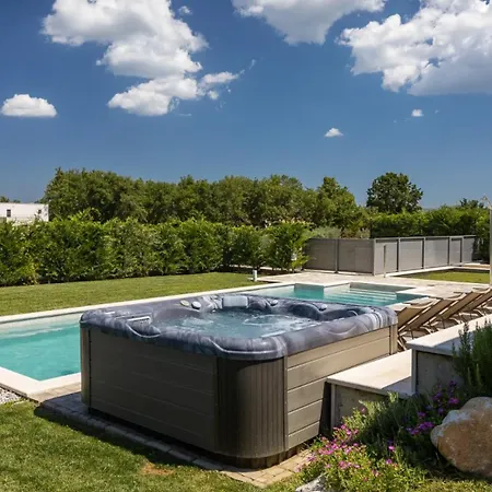 Luxury Edoardo With Pool In Visinada 빌라 비지나다