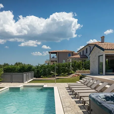Luxury Edoardo With Pool In Visinada * Vižinada