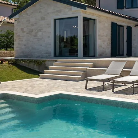 Luxury Edoardo With Pool In Visinada