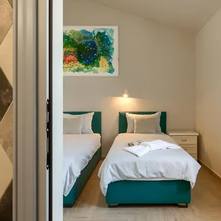 Luxury Edoardo With Pool In Visinada *