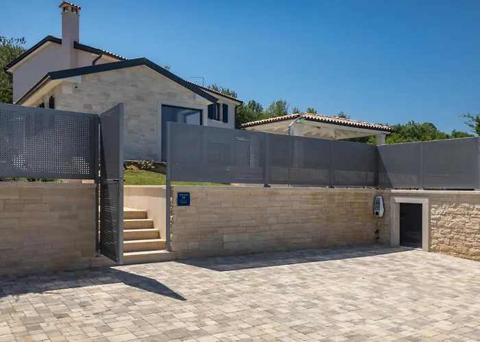 Luxury Edoardo With Pool In Visinada 빌라 비지나다